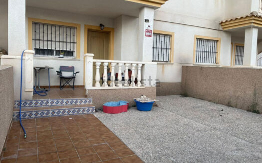 Chalet pareado en calle Pamplona (Castalla)