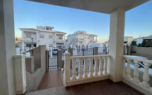 Chalet pareado en calle Pamplona (Castalla)