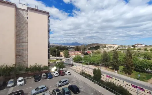 Piso en plaza de la Cruz (Alicante)